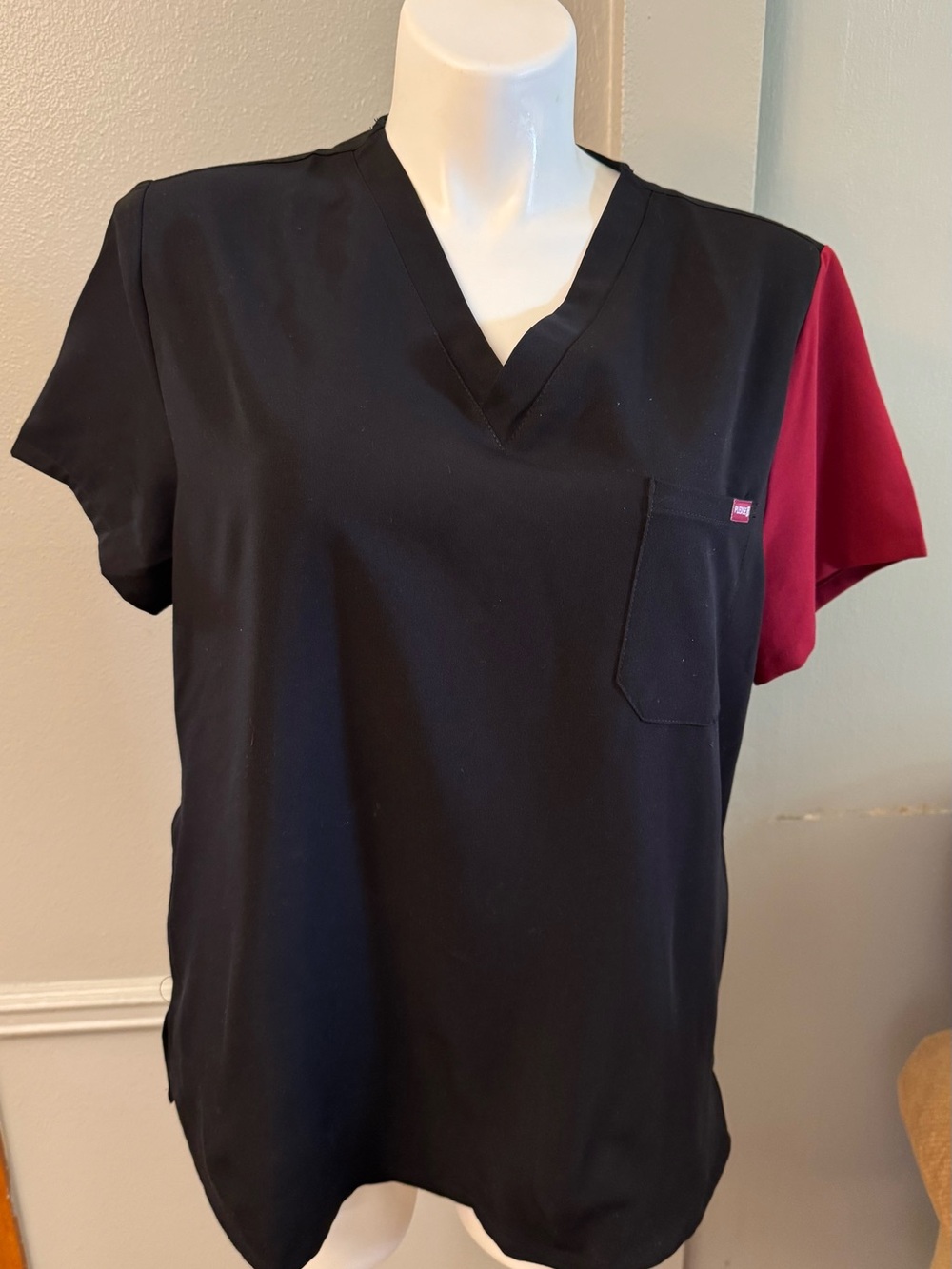 Figs Unisex  Black V-Neck Scrub Top with Burgundy Sleeve